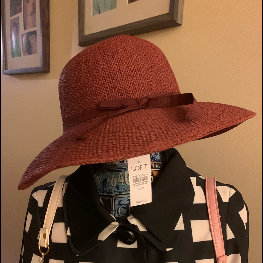Loft straw cloche hat size small NWT color burgundy
